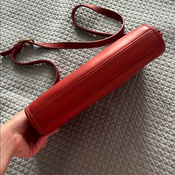 Coach Vintage Taylor Crossbody #9944 - Picture 3 of 14